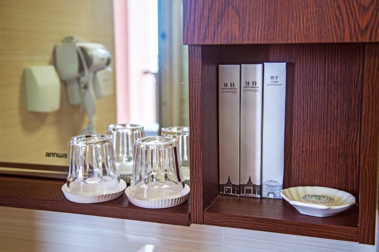 City Comfort Hotel Phnom Penh Airport Екстер'єр фото